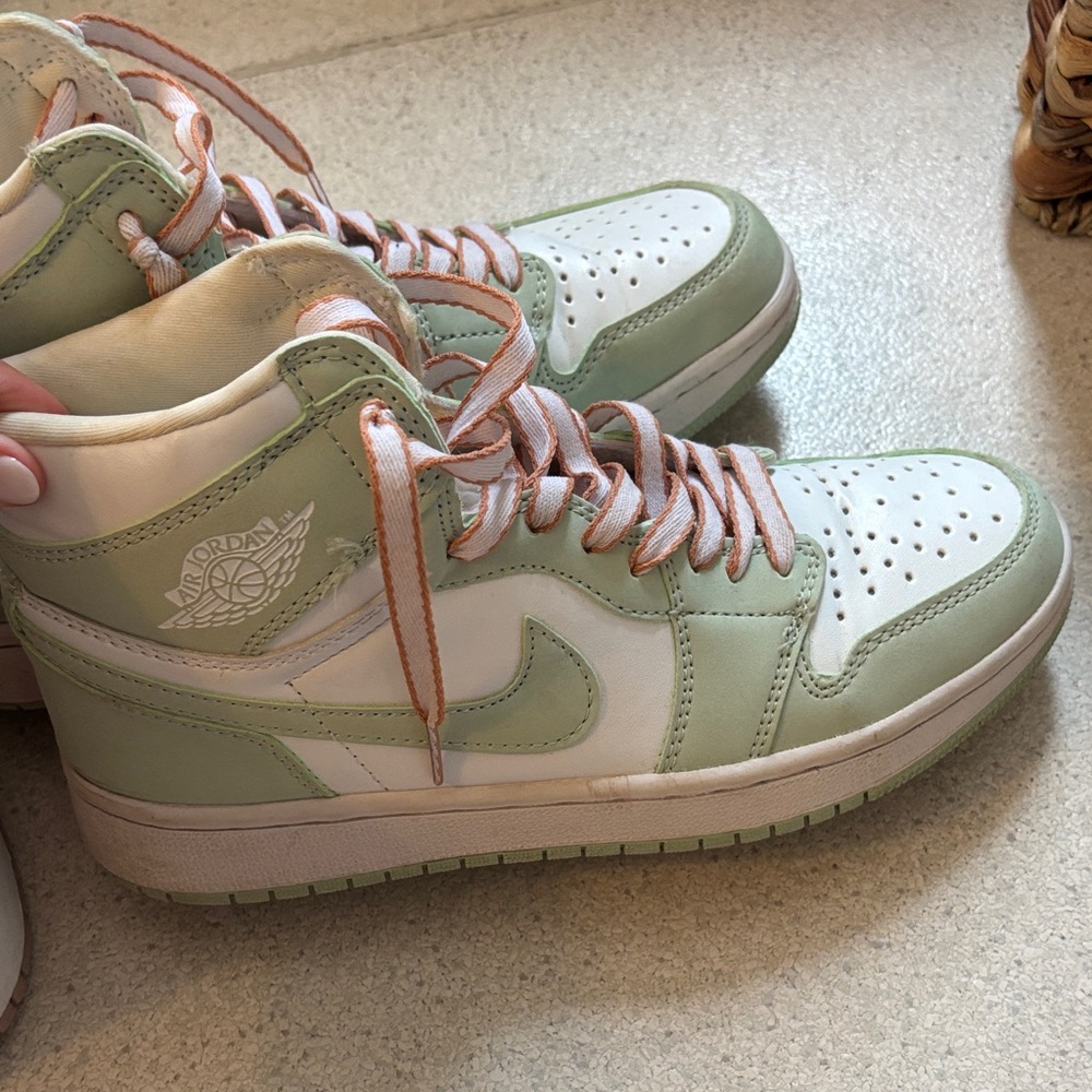 Jordan Women's Green and White size 7